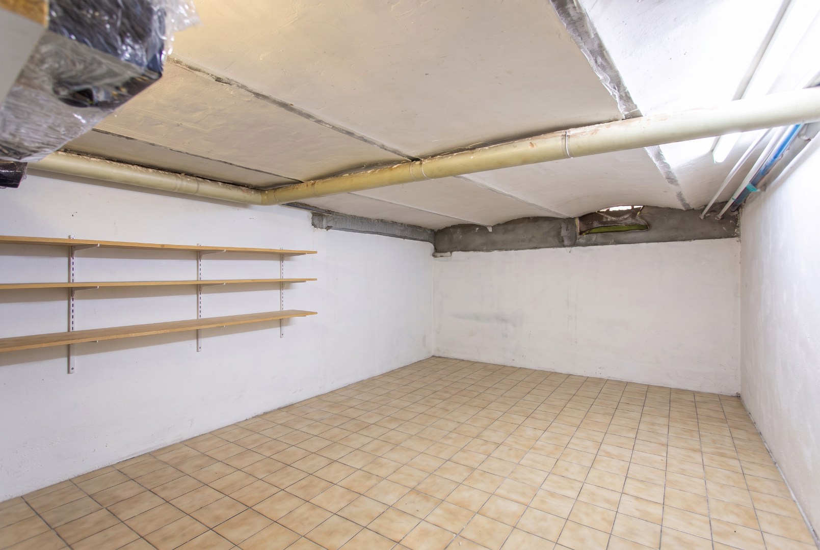 Instapklare woning met 4 slpks en binnenkoer op uitstekende ligging in centrum Halle 