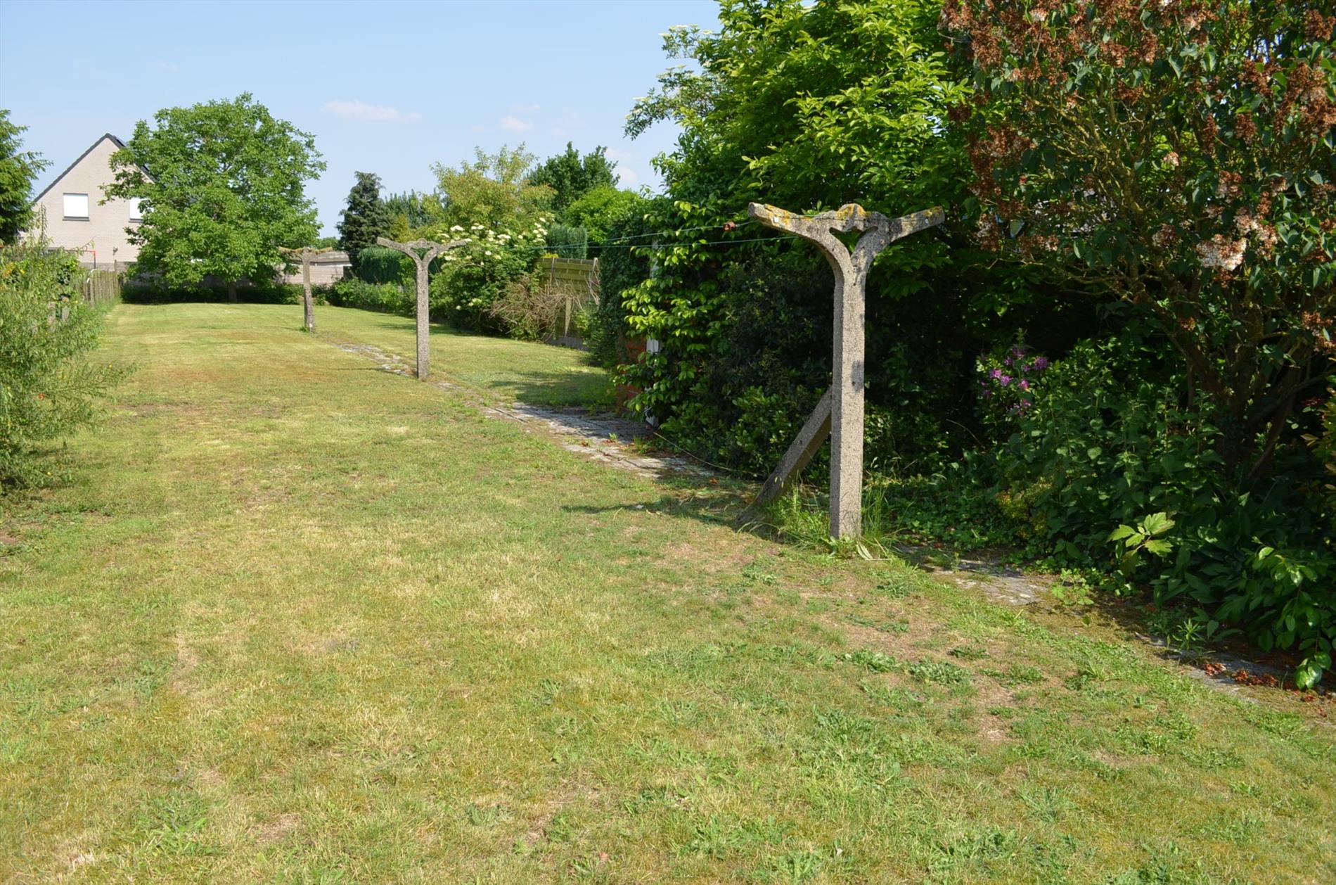 Op te frissen woning op 885m² rustig gelegen nabij centrum Maldegem 