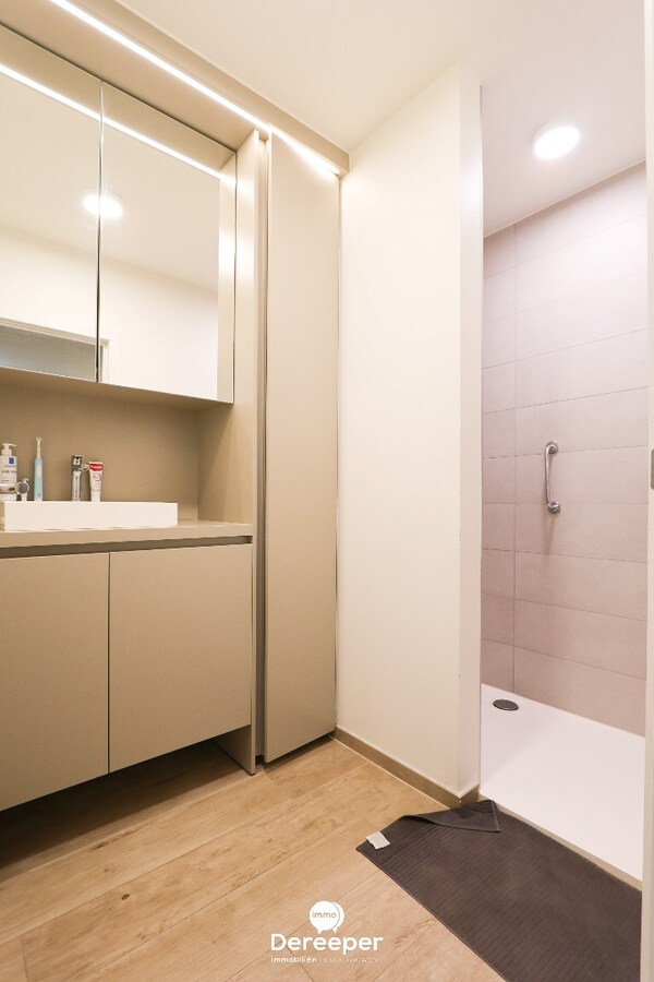 RUIM 3-SLAAPKAMERAPPARTEMENT MET 2 TERRASSEN EN UITZICHT OP DE MARKT VAN TORHOUT 