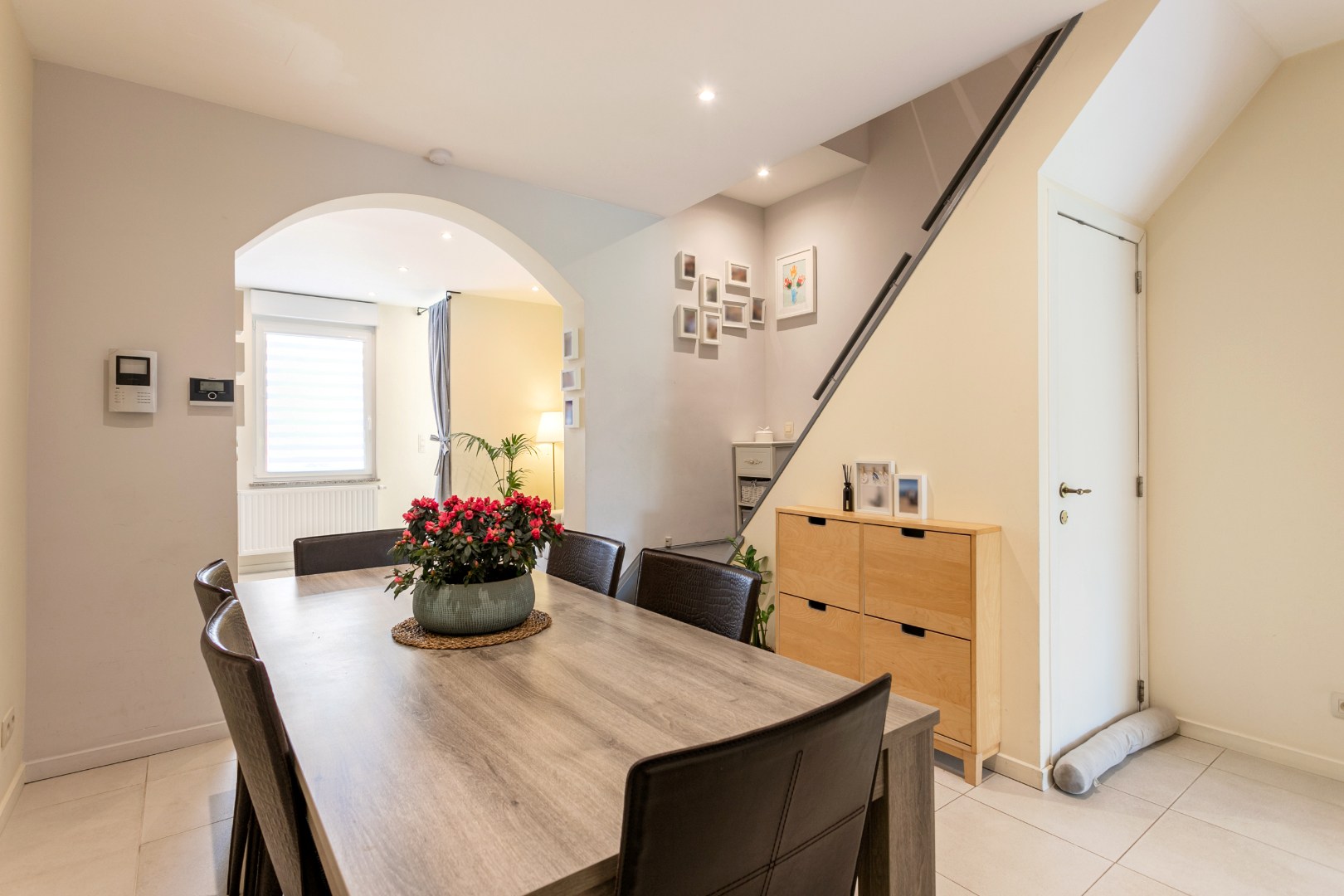 Instapklare woning met tuin te Sint-Pieters-Leeuw 