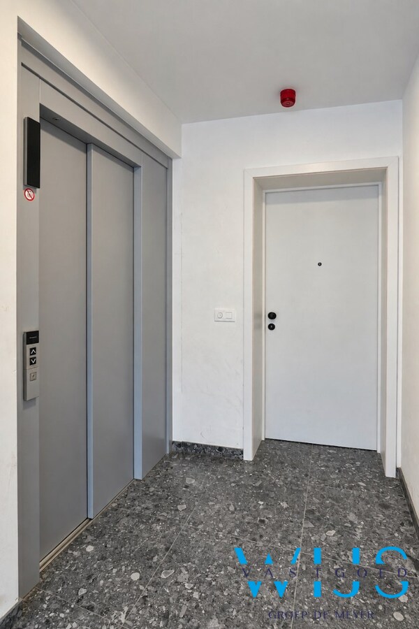 High-end gelijkvloers appartement met tuin te Lembeke ! 