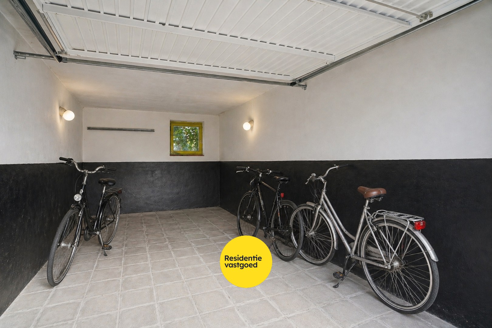Instapklaar appartement met 2 slpks en garage te Sint-Andries! 