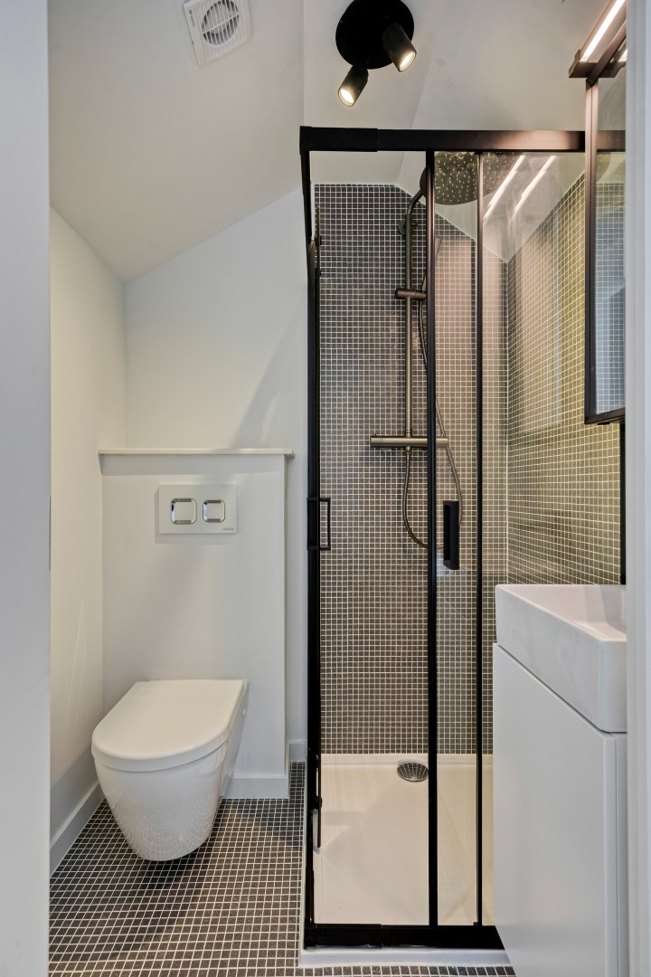 Volledig gerenoveerde en gemeubelde studentenkamers met privé-sanitair. 