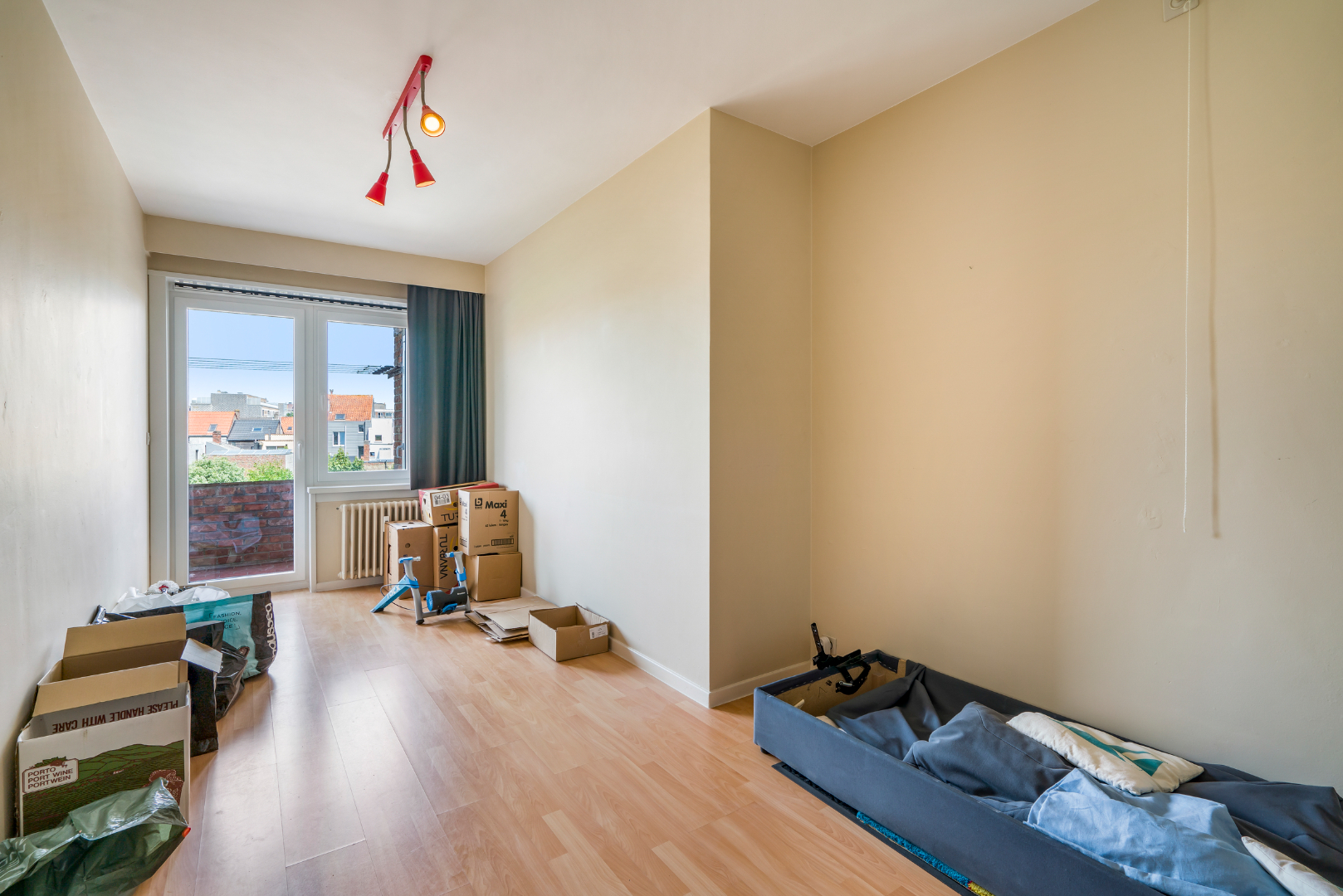 OPBRENGSTEIGENDOM MET 7 APPARTEMENTEN EN 7 GARAGEBOXEN 