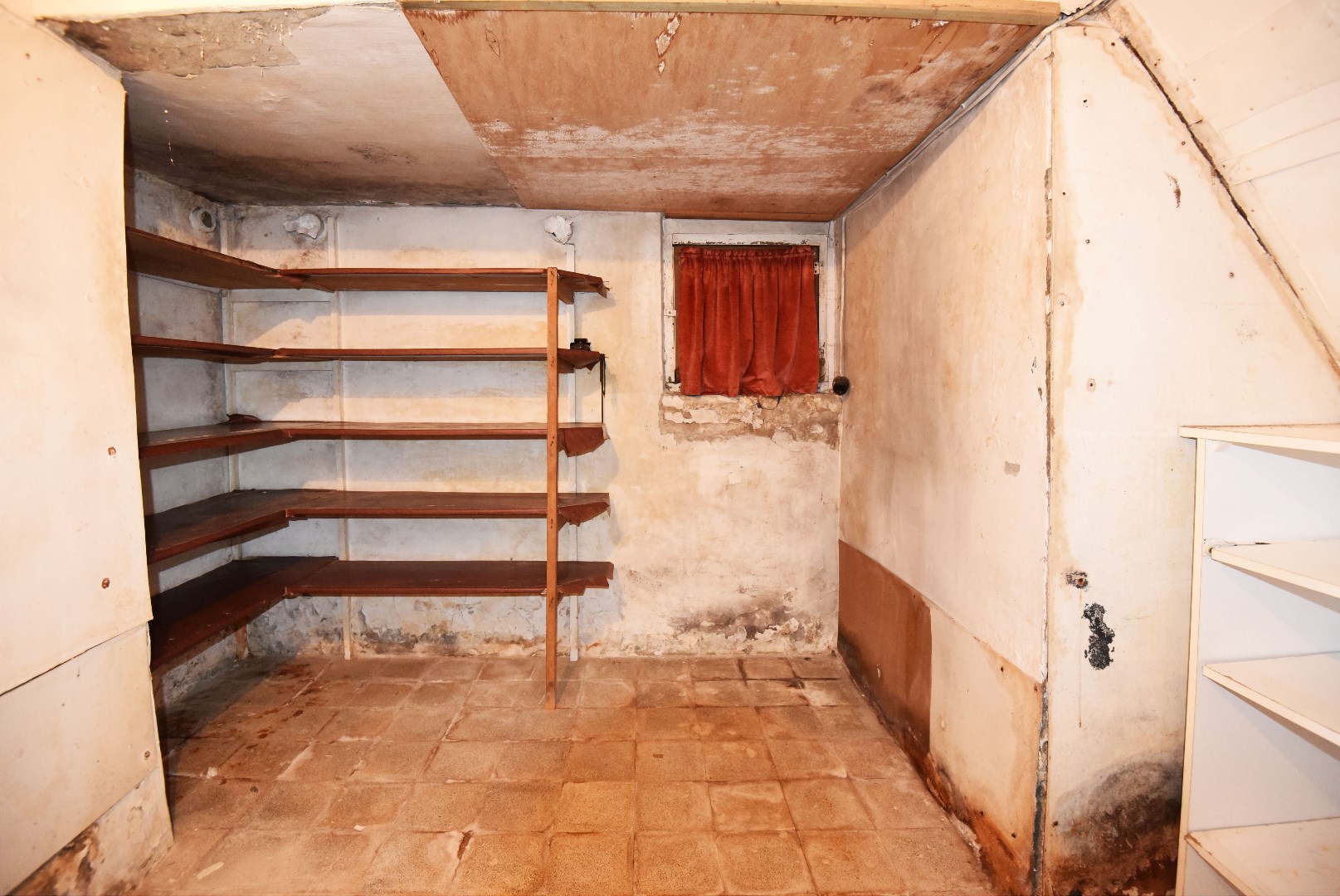 Grondig te renoveren / te slopen woning op 447m² te Maldegem 