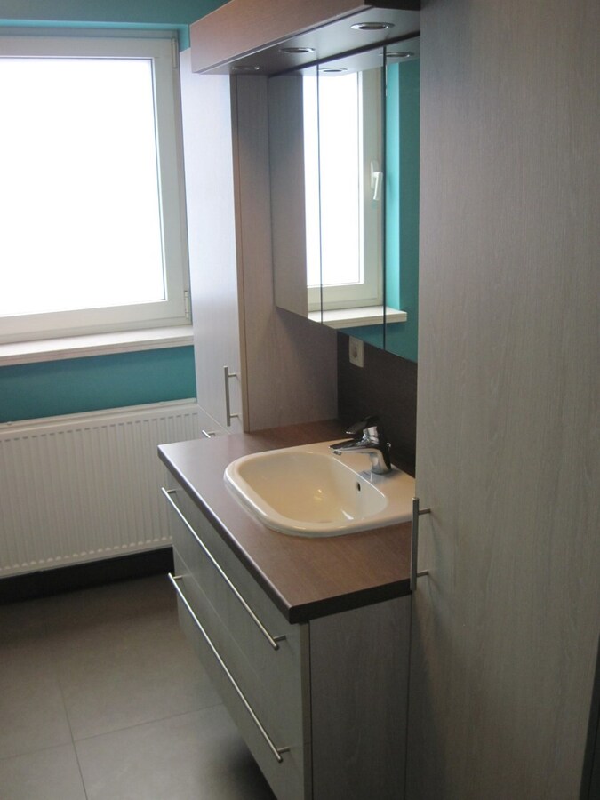 Lichtrijk appartement met ruim terras. Geen vaste kosten ! 