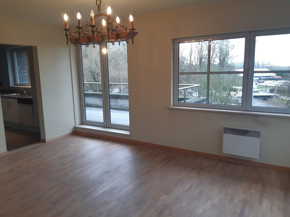Ruim duplex-appartement met 2 terrassen in hartje Gavere 