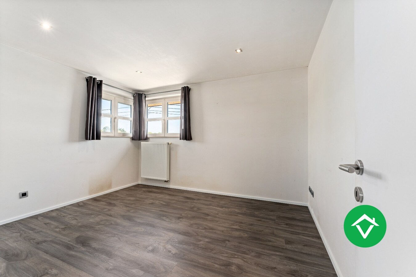 Recente woning (2011) met 3 slaapkamers, inpandige garage en vergezichten te Koekelare 