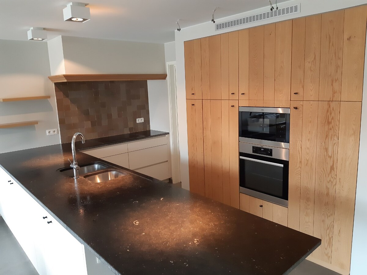 Uitstekend gelegen BEN-appartement in hartje Asper. 