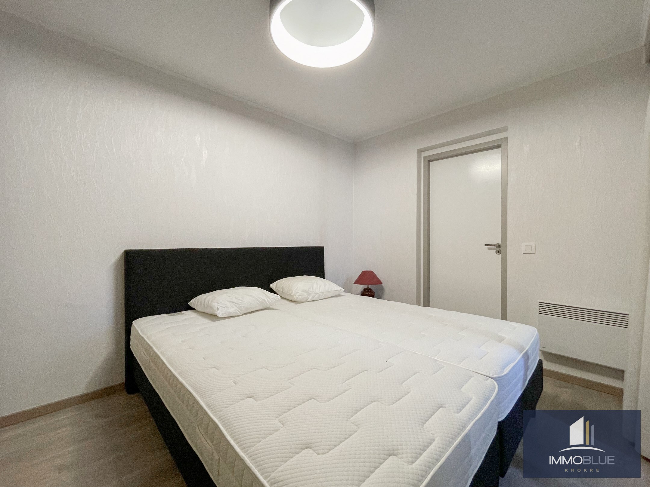 Appartement prêt à emménager situé sur la Place du Phare. 