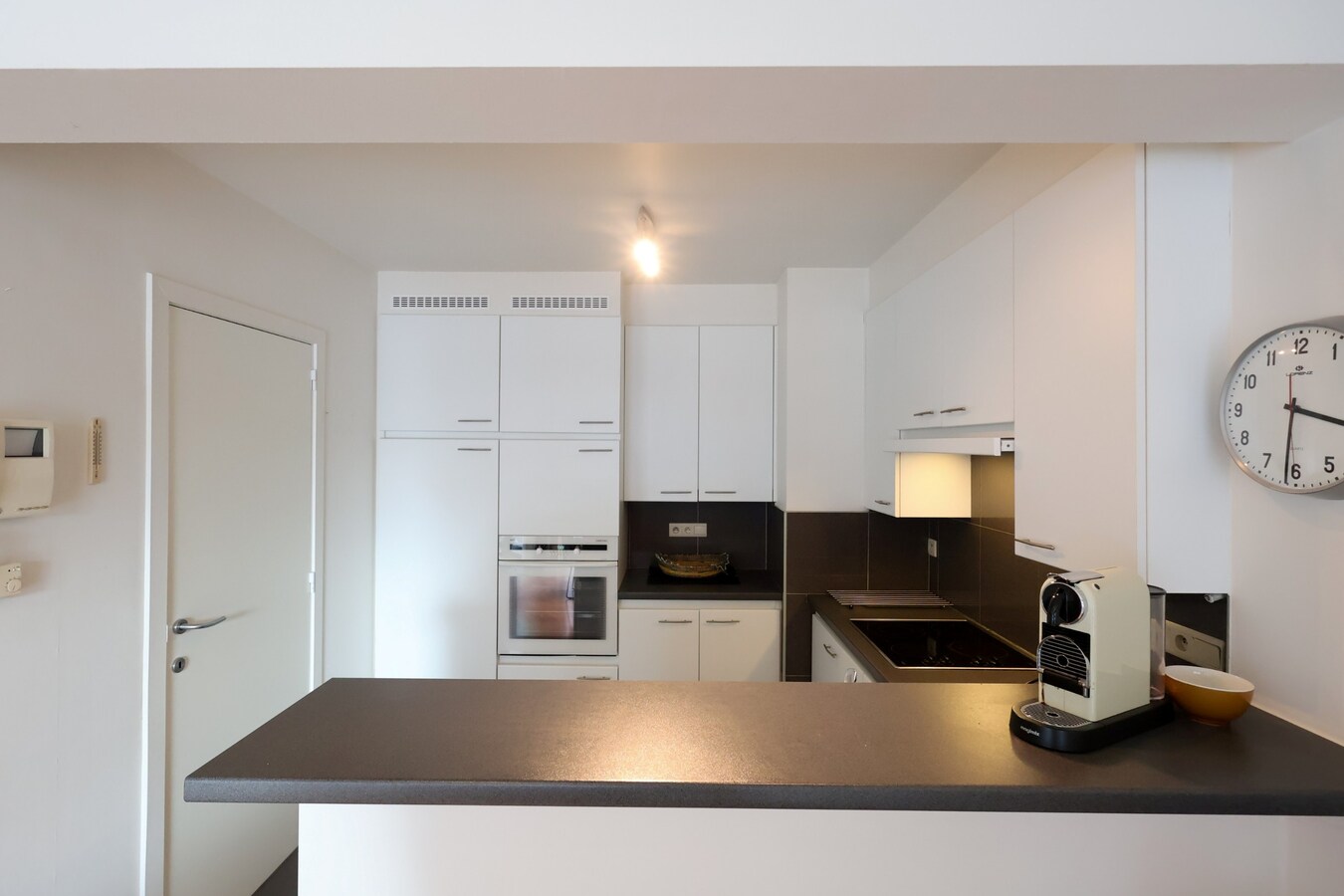 Zonnig en instapklaar 2-slaapkamerappartement op topligging in hartje Nieuwpoort-Bad 