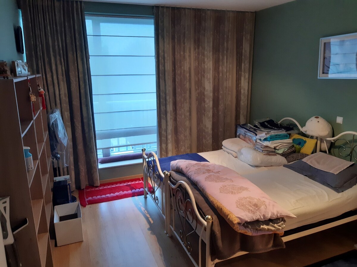 Ruim appartement met 2 terrassen. 