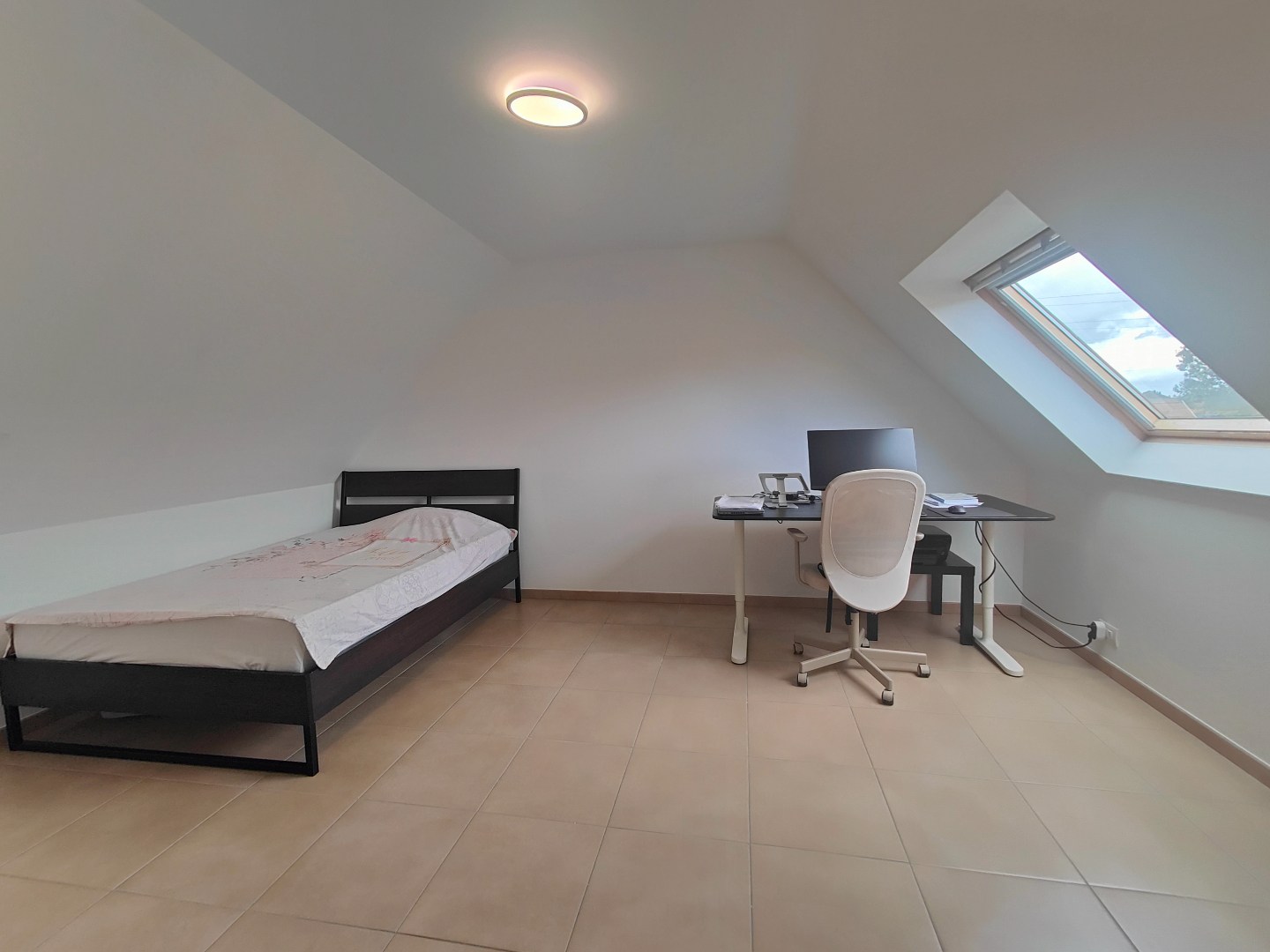 Ruime en centraal gelegen woning in Zeveren. 