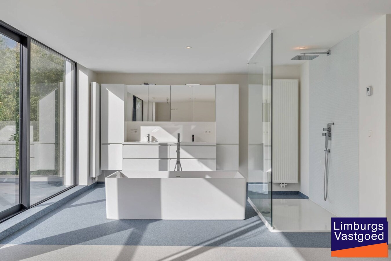 Exclusieve woning met praktijkruimte en zicht op weilanden 