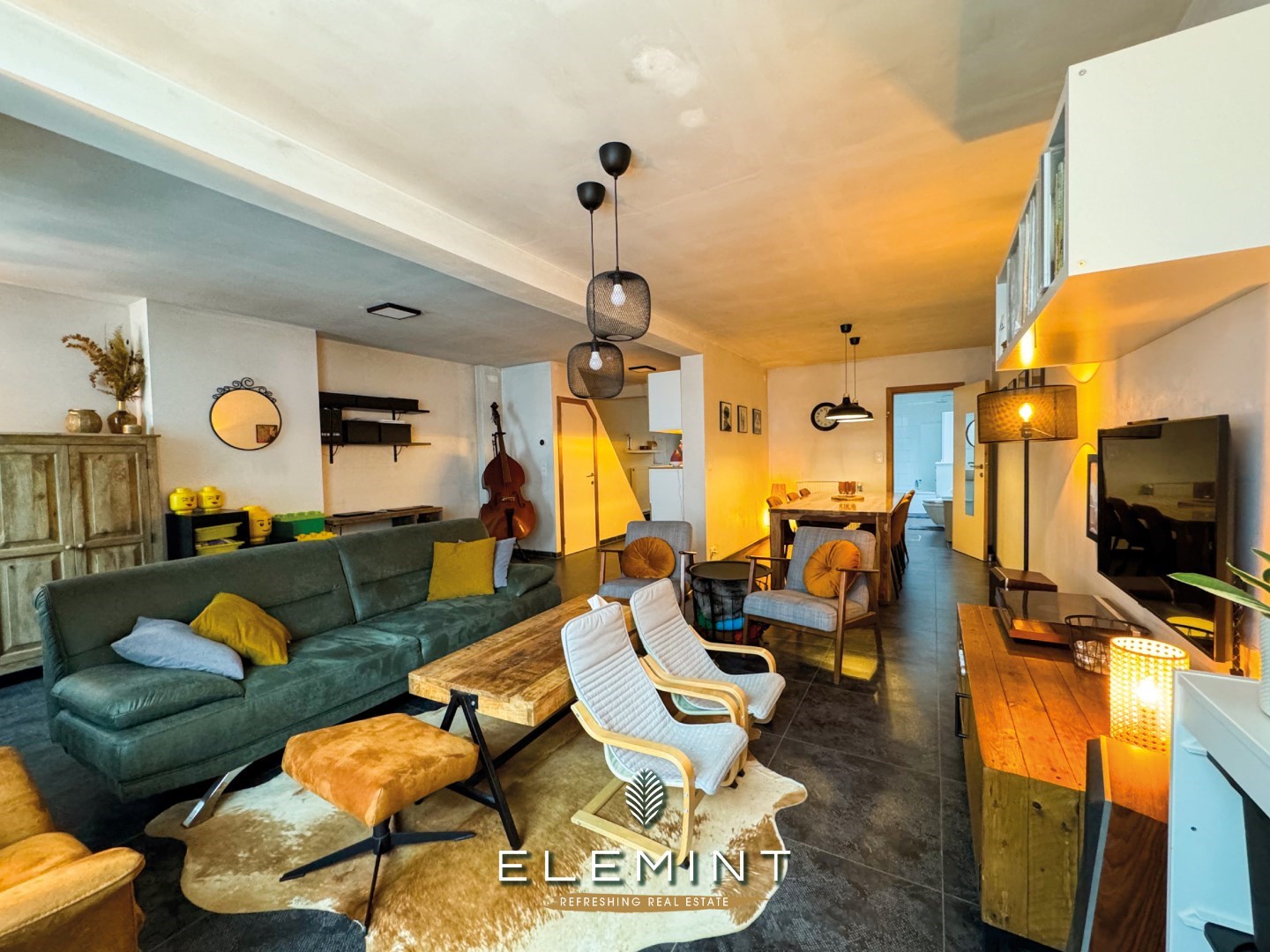 Gezinswoning met aanpalende magazijn en mooie tuin 