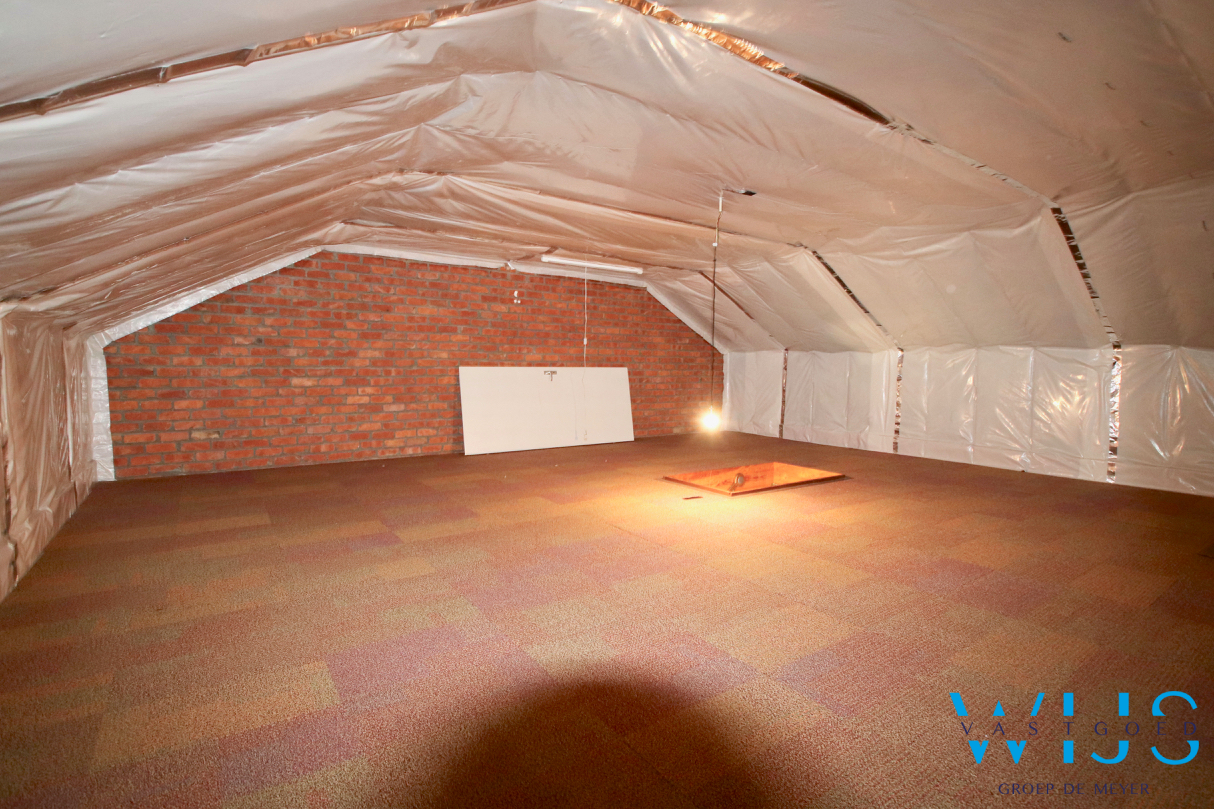 Ruime gezinswoning met 4 slaapkamers te Bassevelde ! 