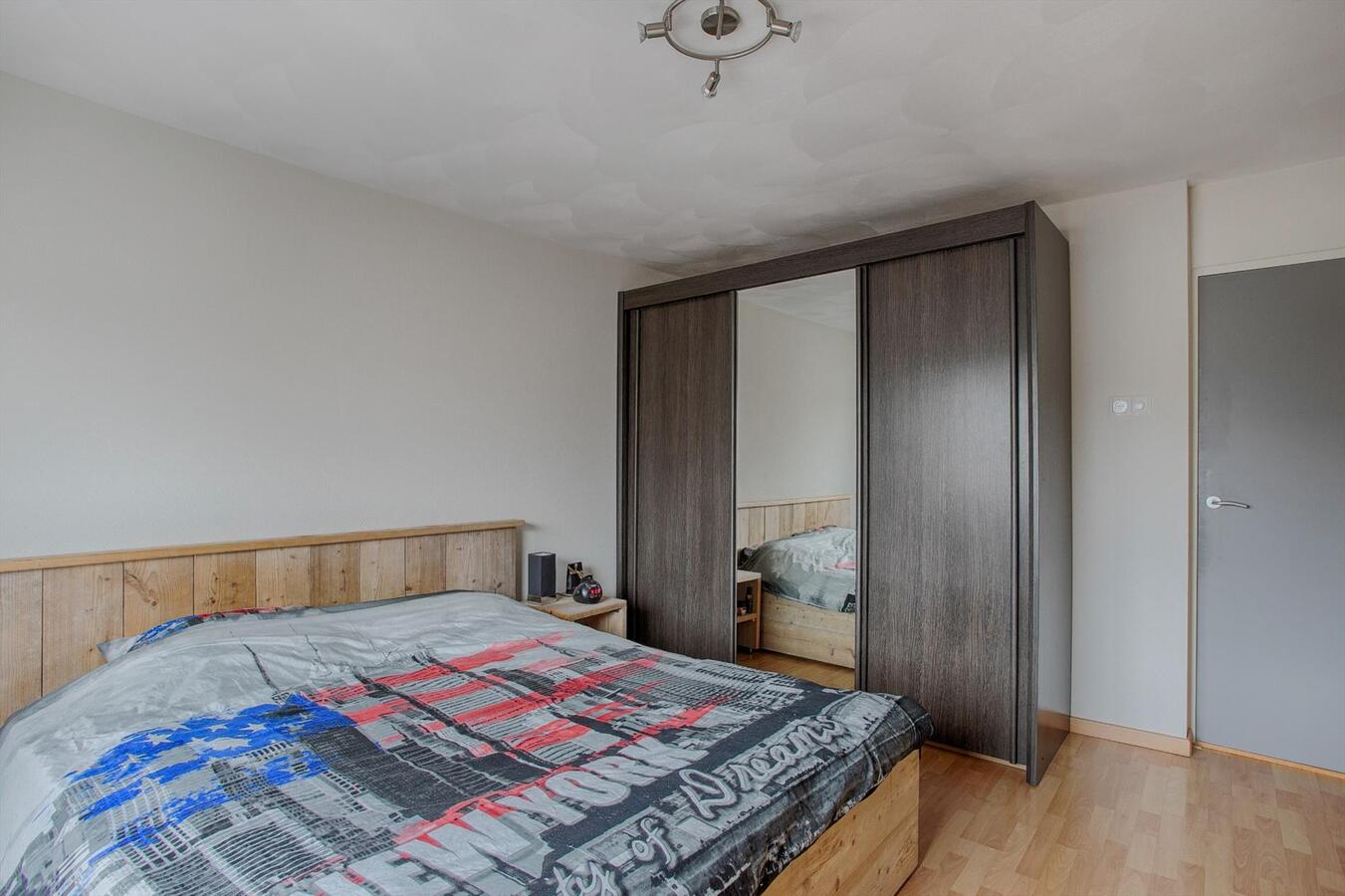 Halfvrijstaande woning met berging en vrije achterom gelegen in een rustige wijk in Bladel. 