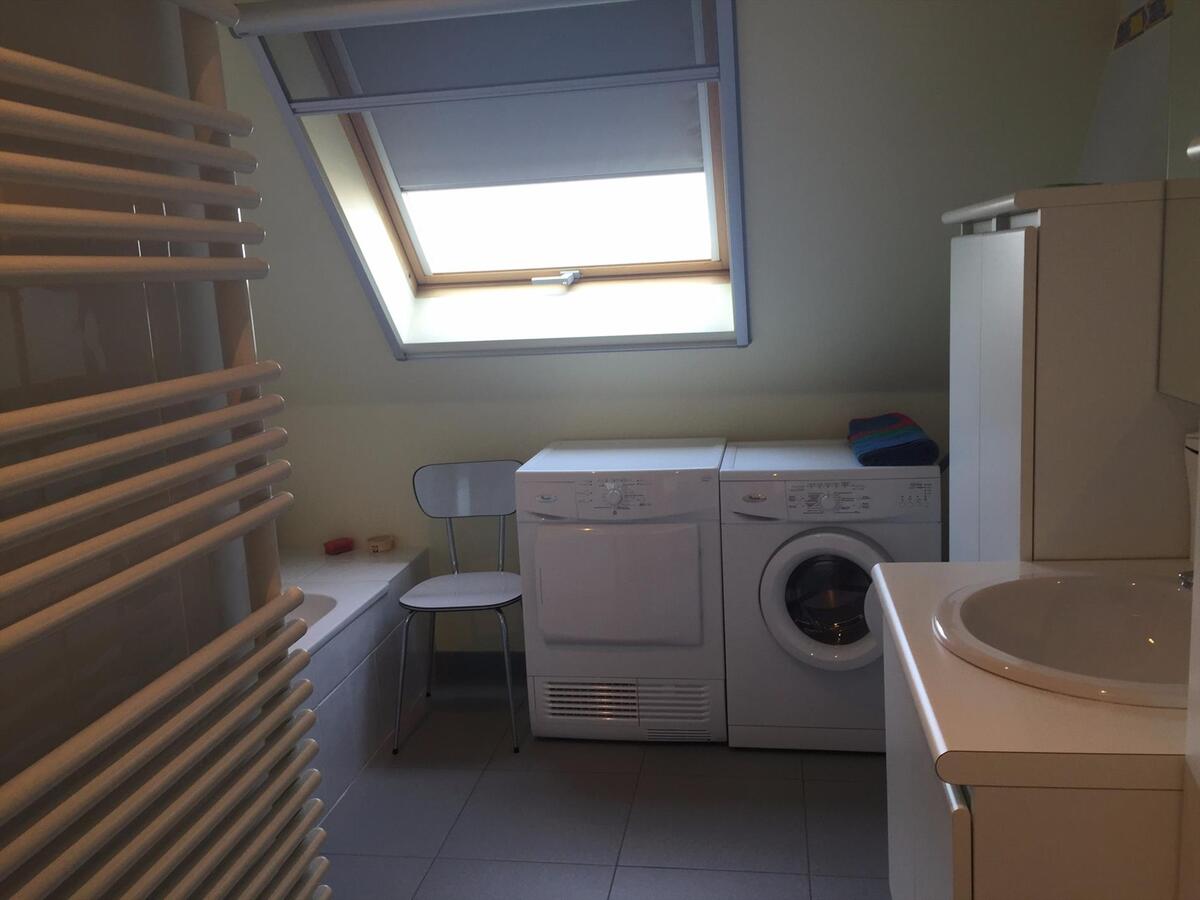 RECENT RUIM DUPLEX APPARTEMENT OP ZEER CENTRALE LIGGING TE BREDENE DUINEN 