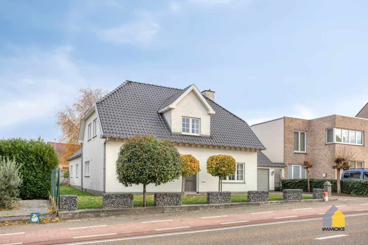 Vrijstaande, statige woning op 7 a 82 ca met 3 slpk en mooie tuin. 