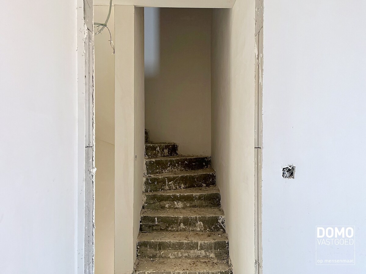 ENERGIEZUINIGE HALFOPENBEBOUWING MET 3 SLAAPKAMERS TE KERMT 