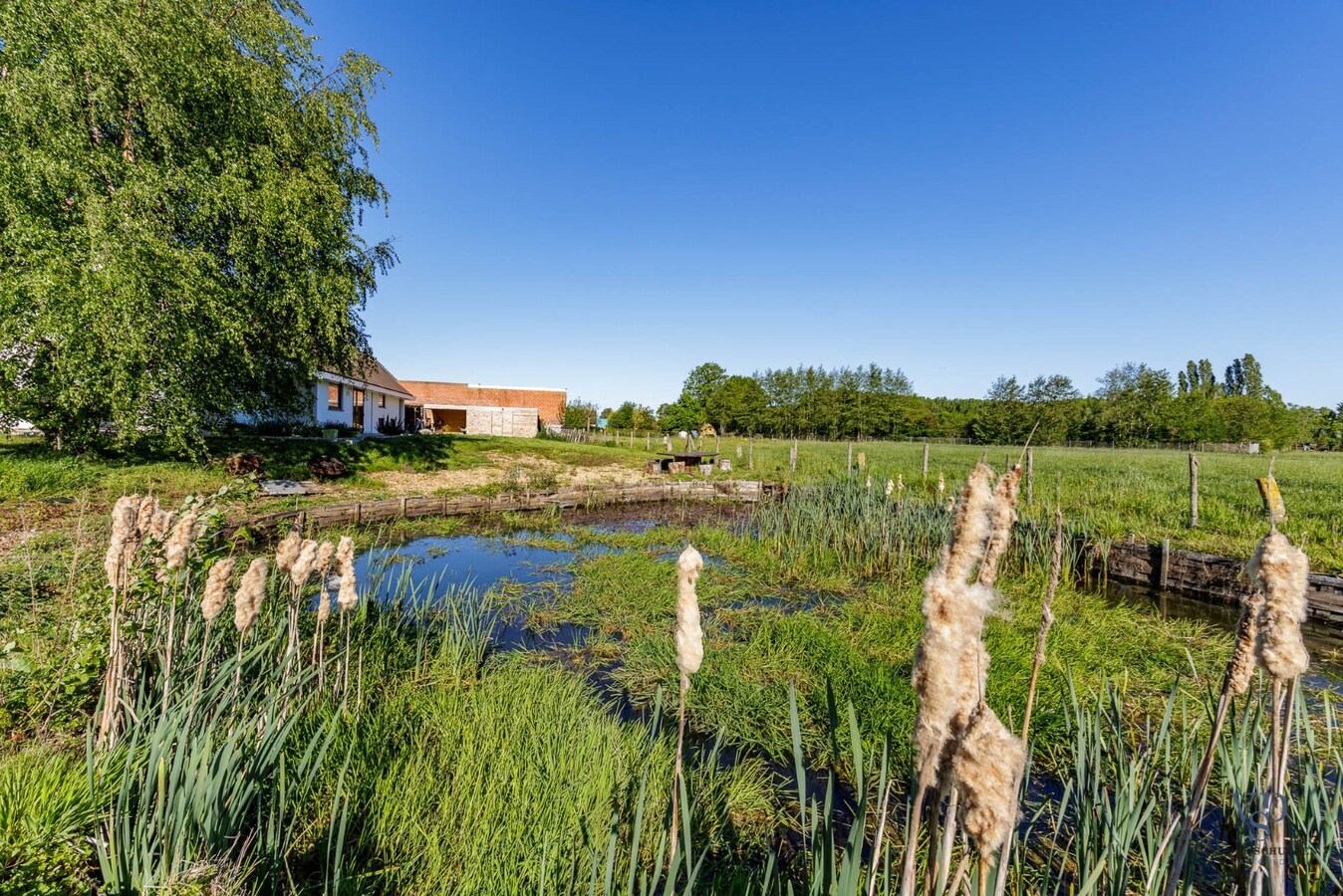 Tijdloze villa met zicht op groen. 