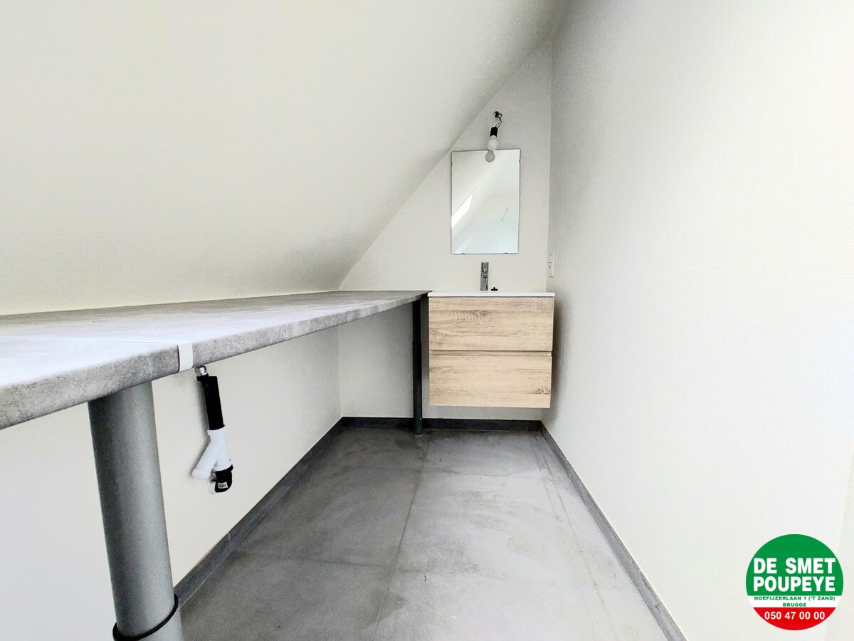 alt=badkamer met enkele lavabo