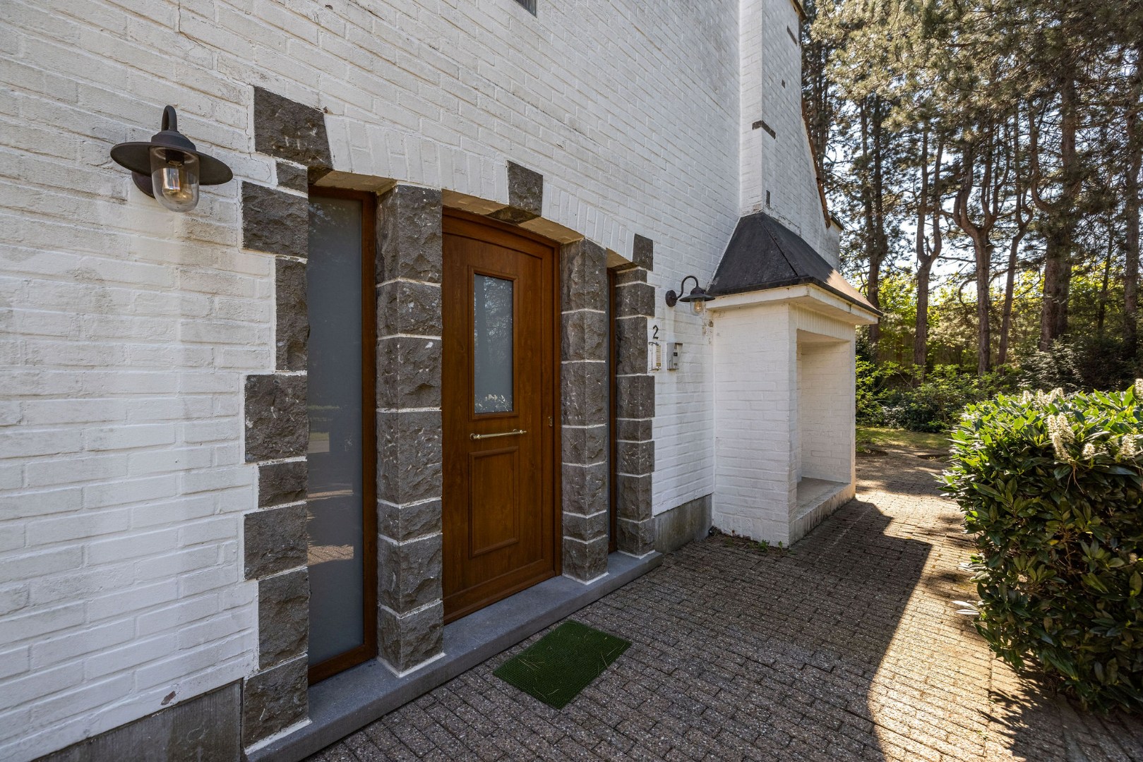 Karaktervolle villa met royale volumes op perceel van 1100m2 nabij de E40 