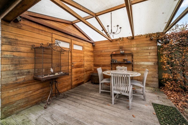 Veelzijdige woning met tuin en uitweg in Eernegem 