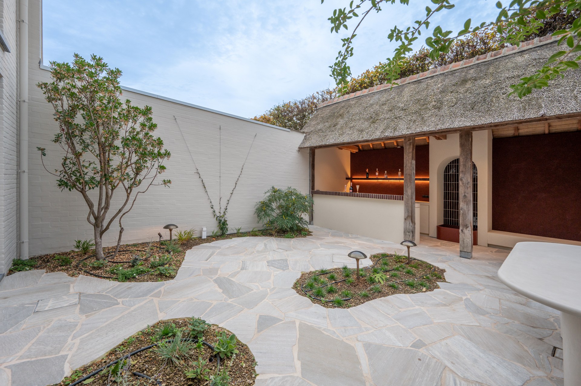 Luxe, comfort kortom een prachtig gerenoveerde woning in hartje Knokke. 