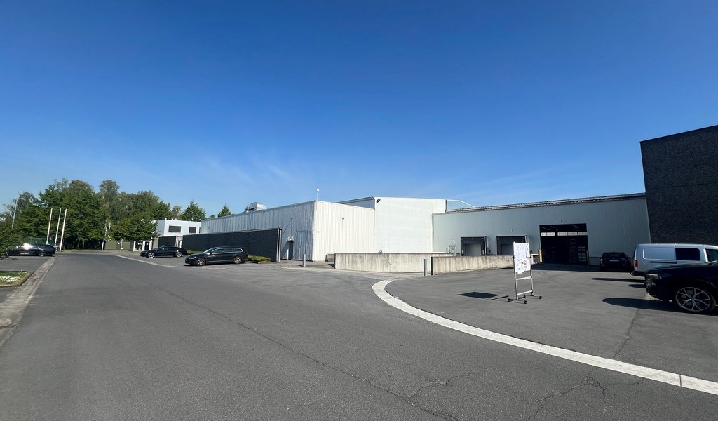 Logistiek bedrijfspand te huur in de haven van Gent