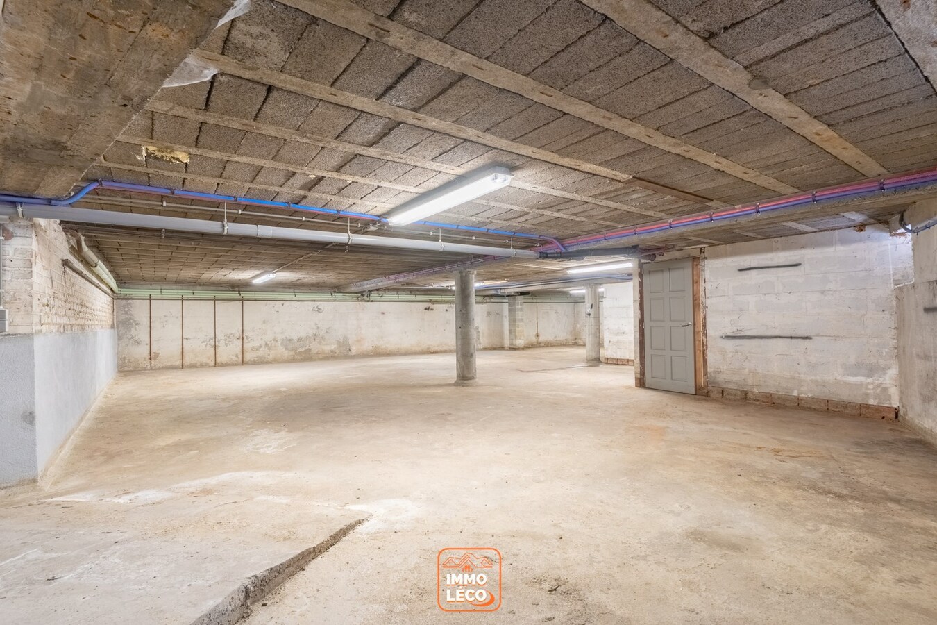 Entrepôt de +/- 180m2 dans le village de Luingne 