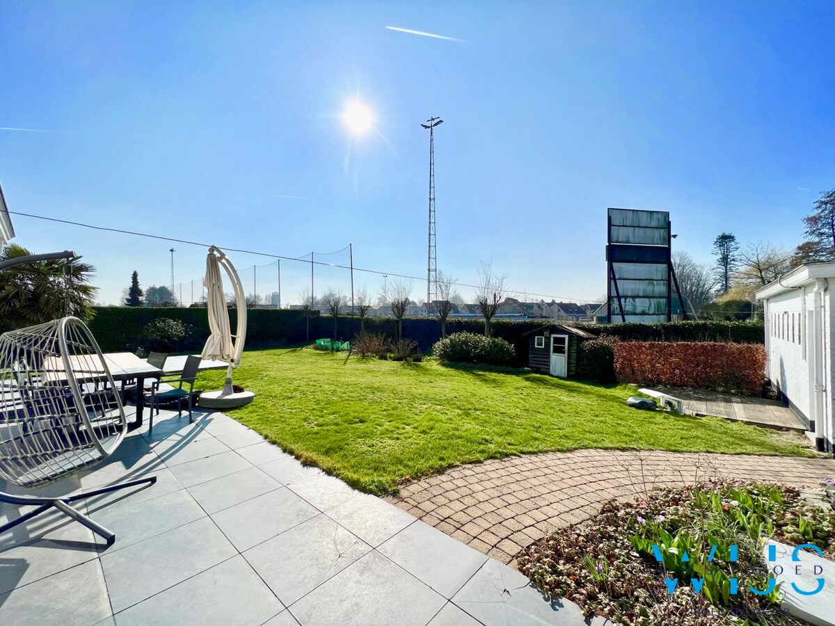 Statig woonhuis op 1104 m² in het centrum van Sleidinge ! 