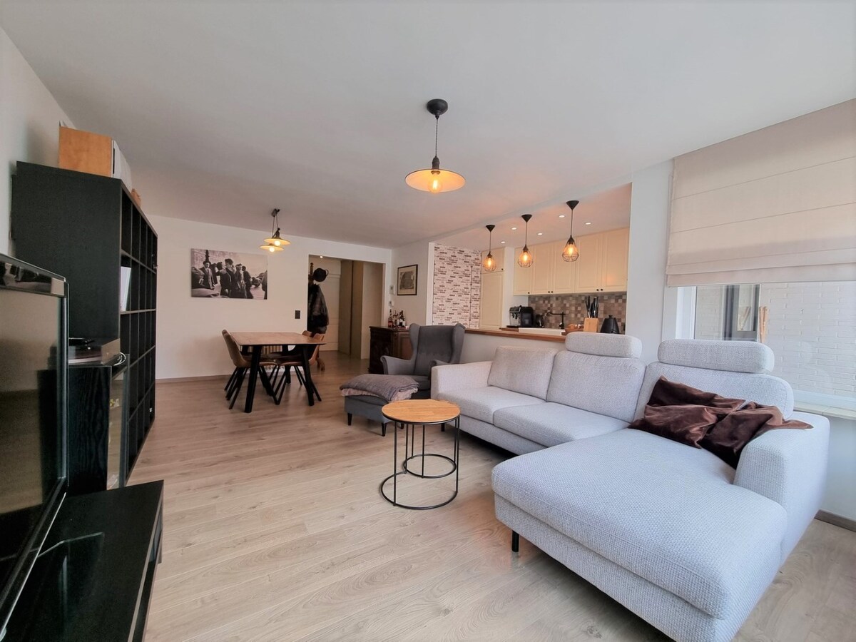 Leuk, centraal gelegen, volledig gerenoveerd appartement te Heist 