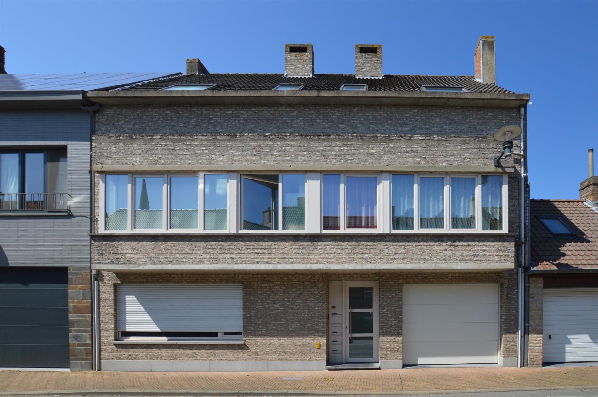 Interessante opbrengsteigendom met 5 volledig verhuurde appartementen in het centrum van Oudenburg 