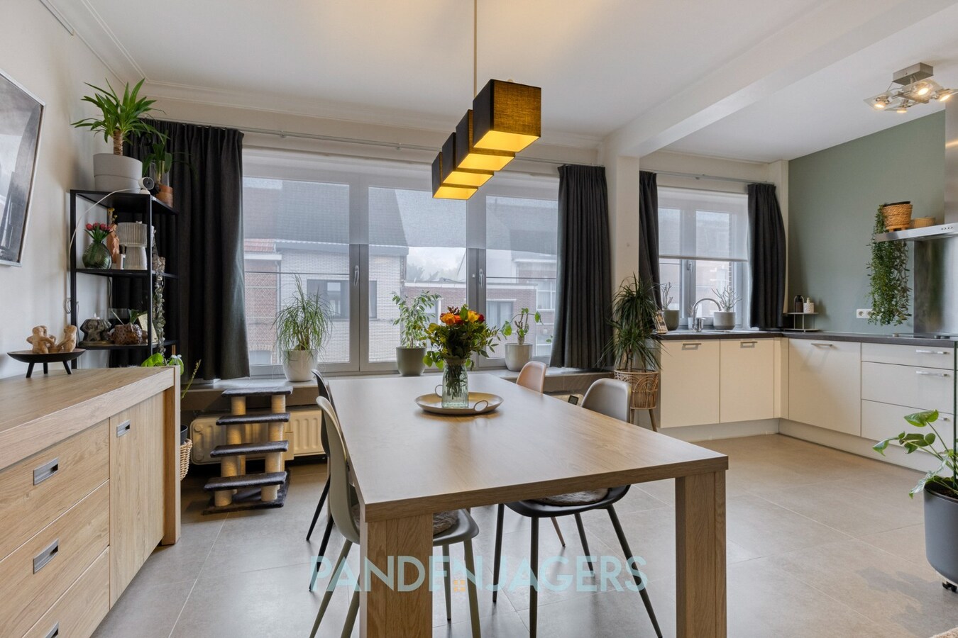 Volledig gerenoveerd appartement met garage te Duffel 