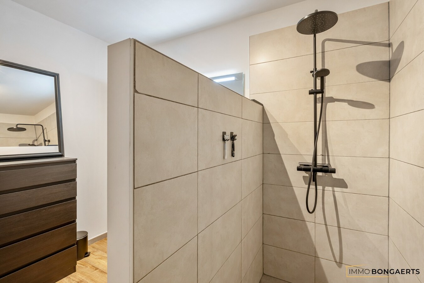 Gelijkvloers appartement met 2 slaapkamers 