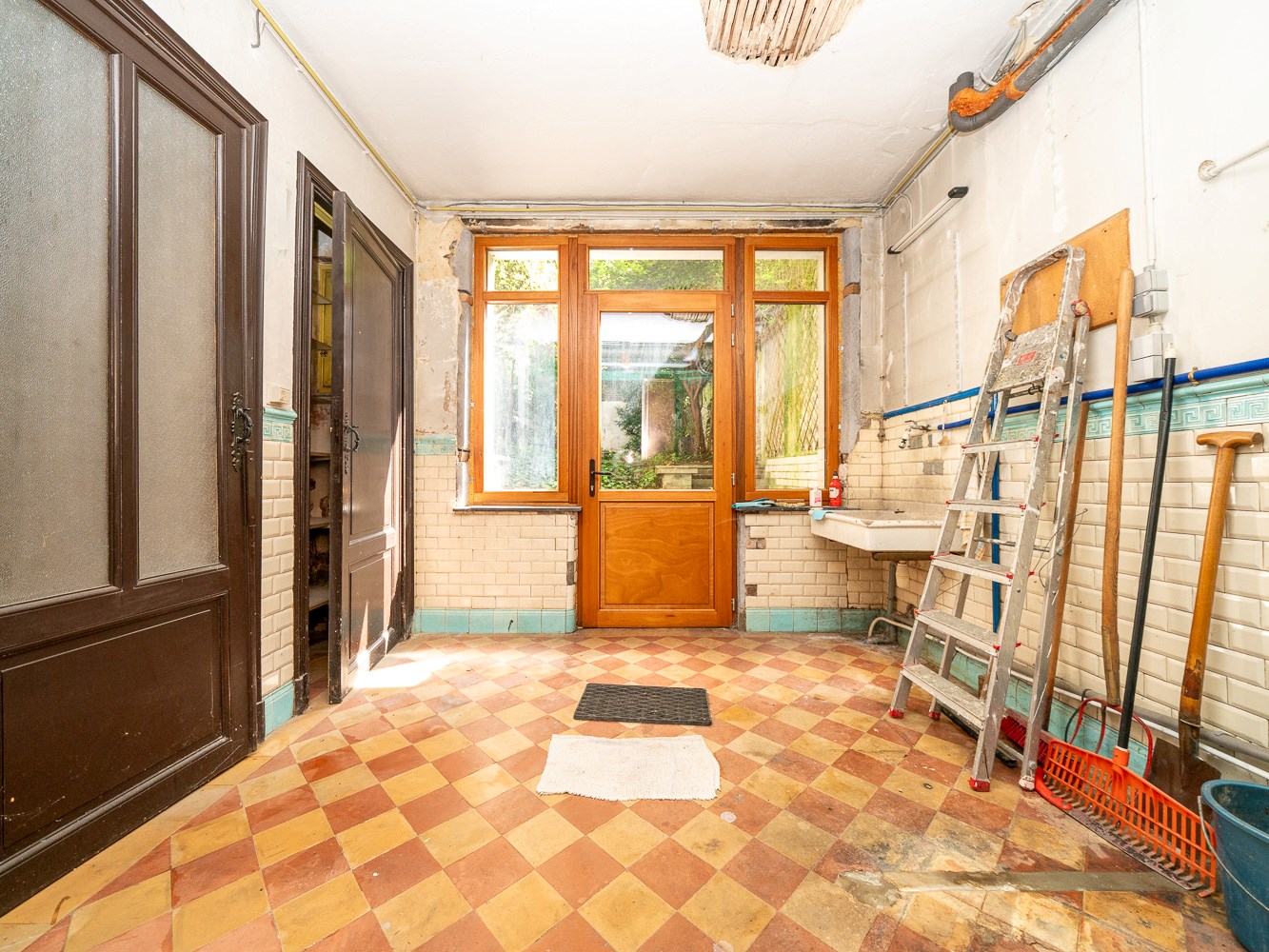 Knappe herenwoning met praktijkruimte en tuin 