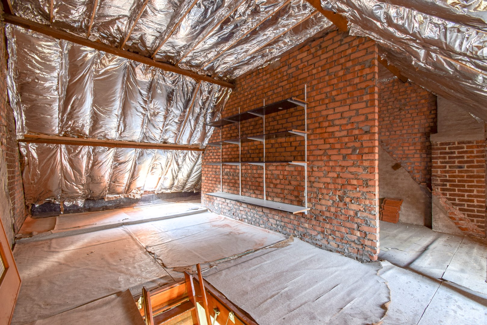 Instapklare gerenoveerde rijwoning in het centrum van Gistel 