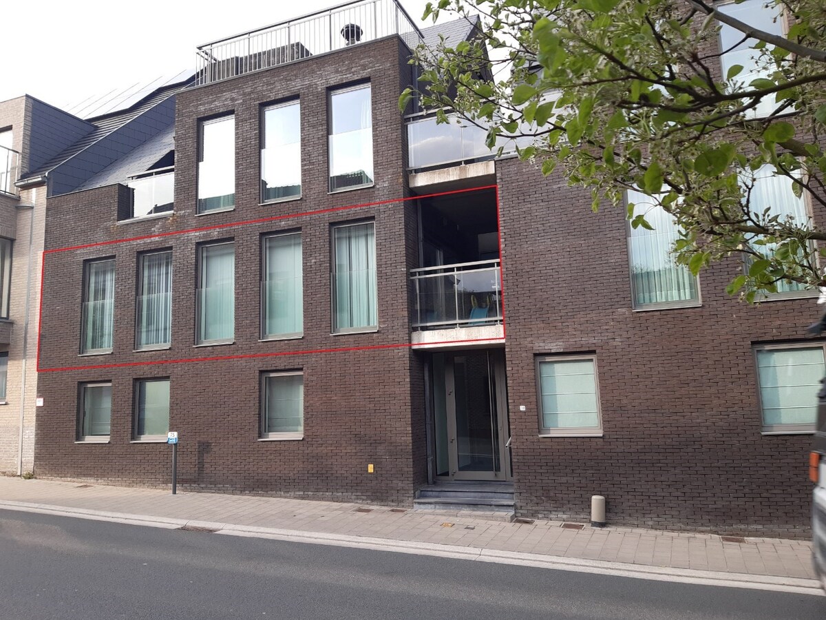 Eigentijds wonen met mega-kelder. 