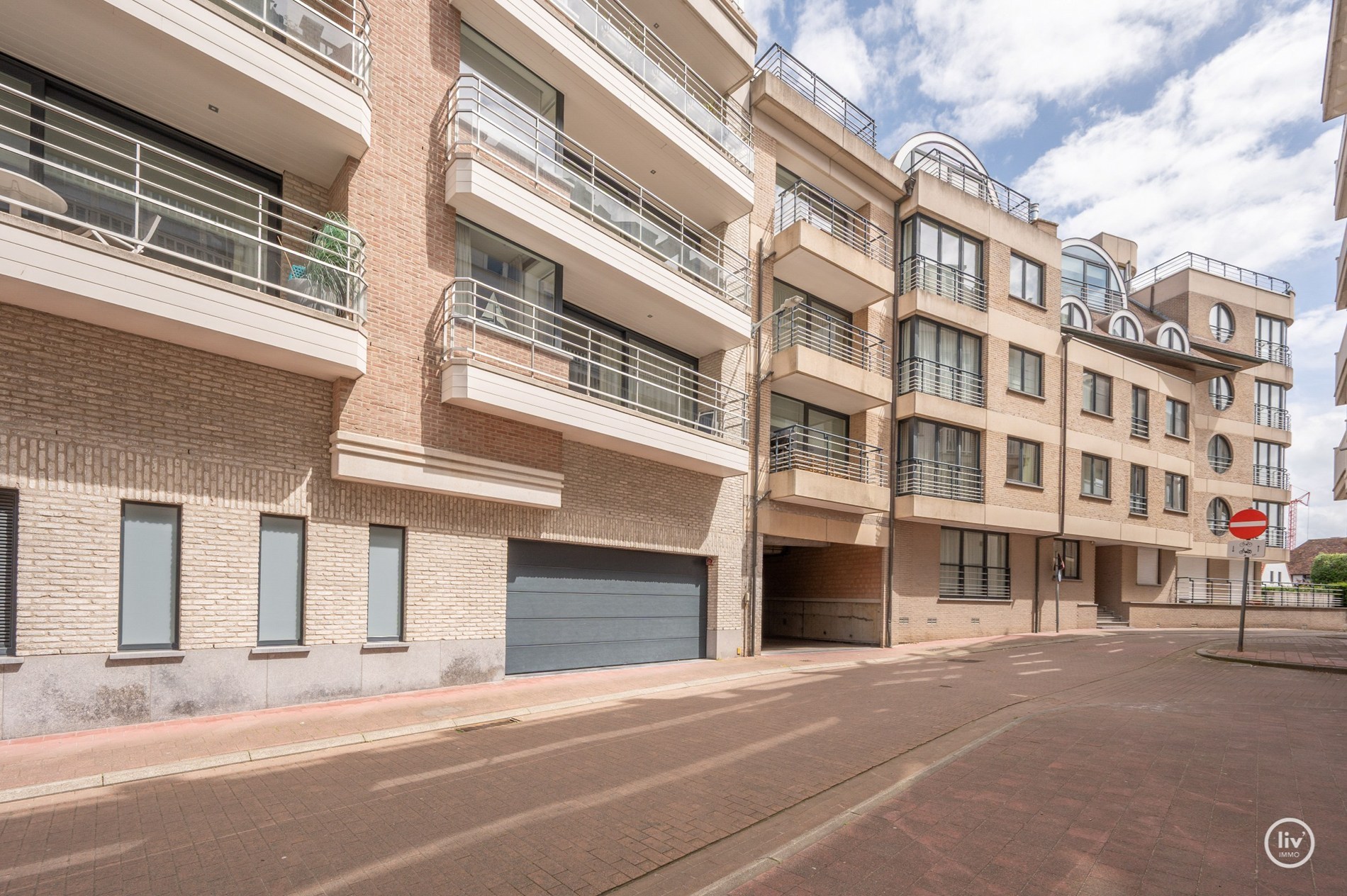 Aangenaam, ruim (101m2) appartement met 2 slaapkamers gelegen in het mussenpad te Knokke. 