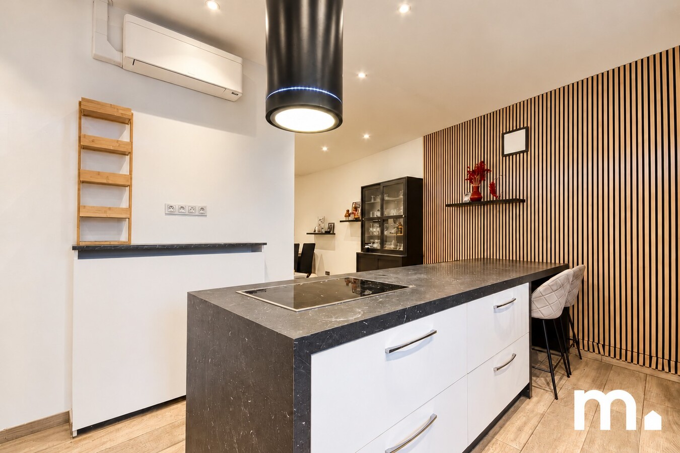 Instapklare woning met 4 slaapkamers, ruime zolder en 16 zonnepanelen in Izegem! 