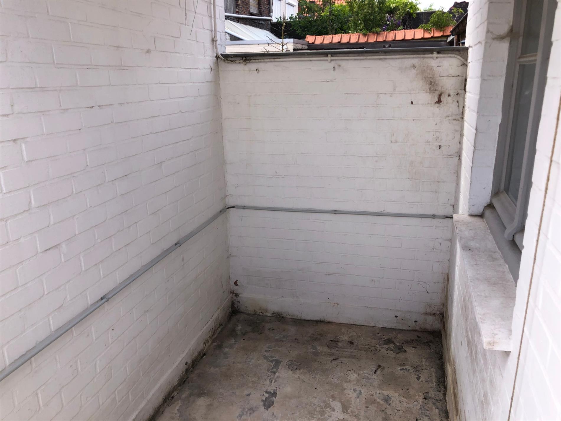Opgefriste rijwoning met stadskoertje 
