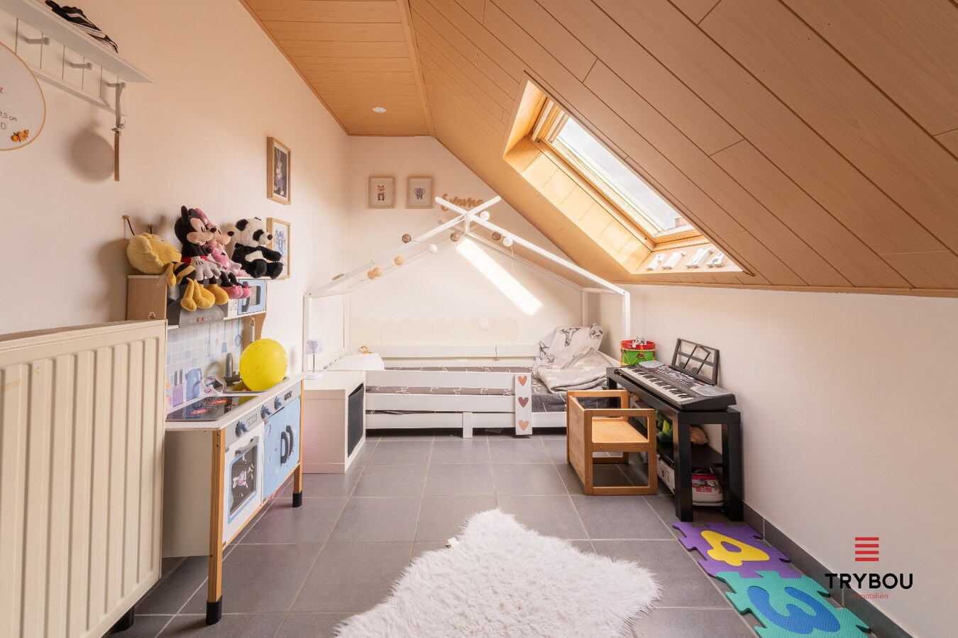 Instapklare woning met 3 slaapkamers, garage en tuin 