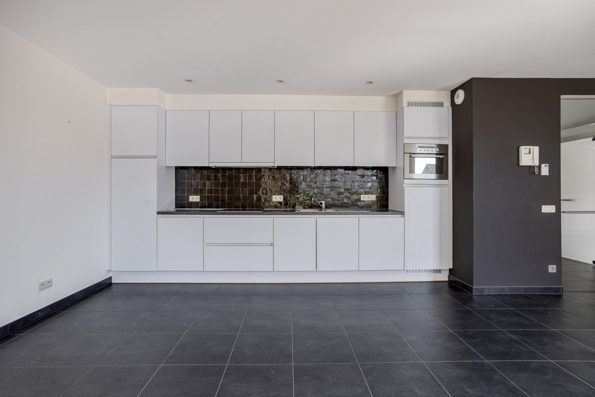 Instapklaar gelijkvloers appartement met groot terras, tuin en garagebox in Kumtich - EPC 104 KWH/m² 