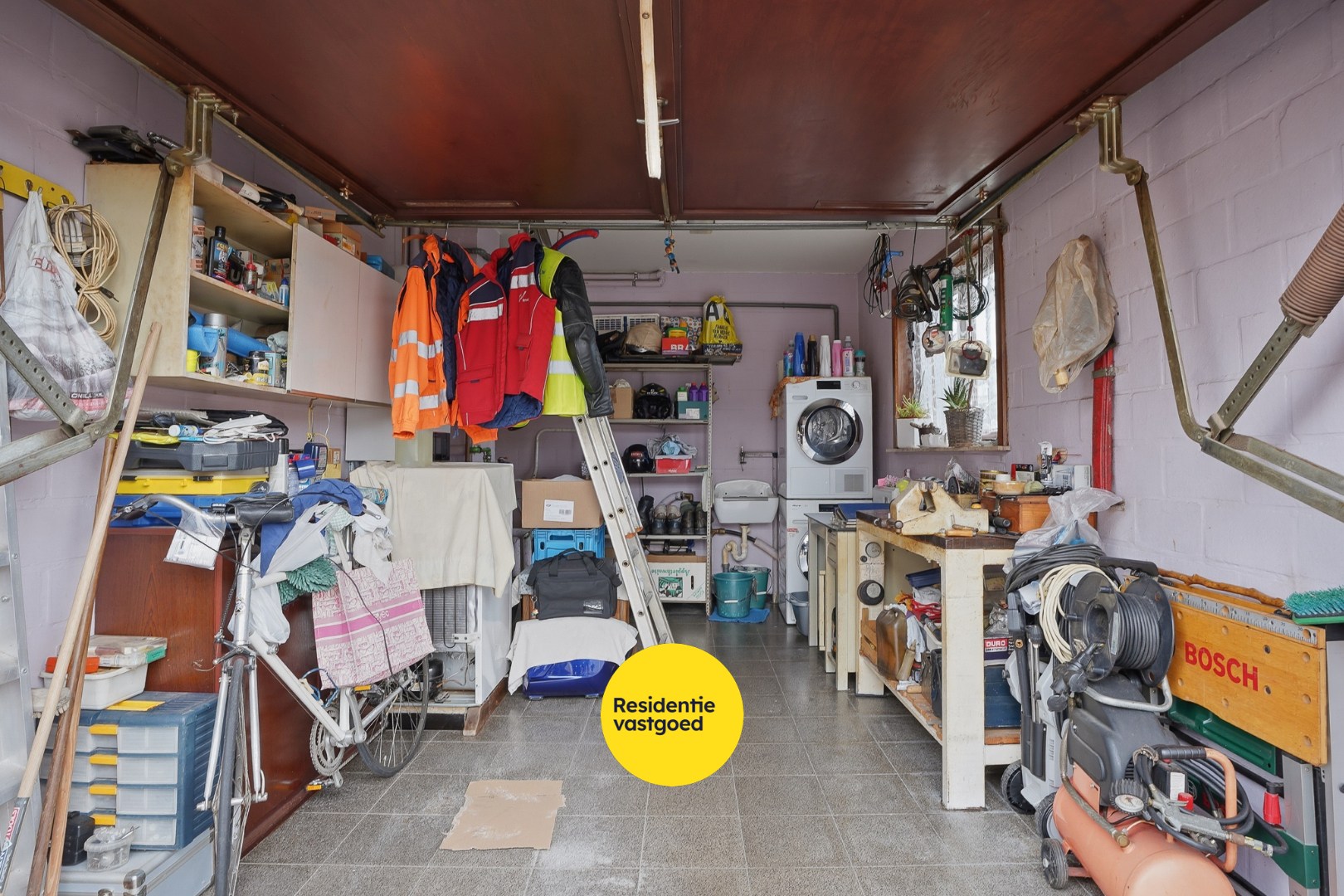 Alleenstaande bungalow met garage en tuin  op 684 m² 