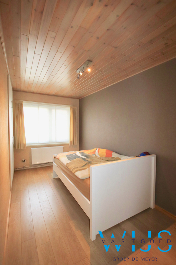 Instapklare gezinswoning met 3 slaapkamers &amp; ruime tuin te Zelzate! 