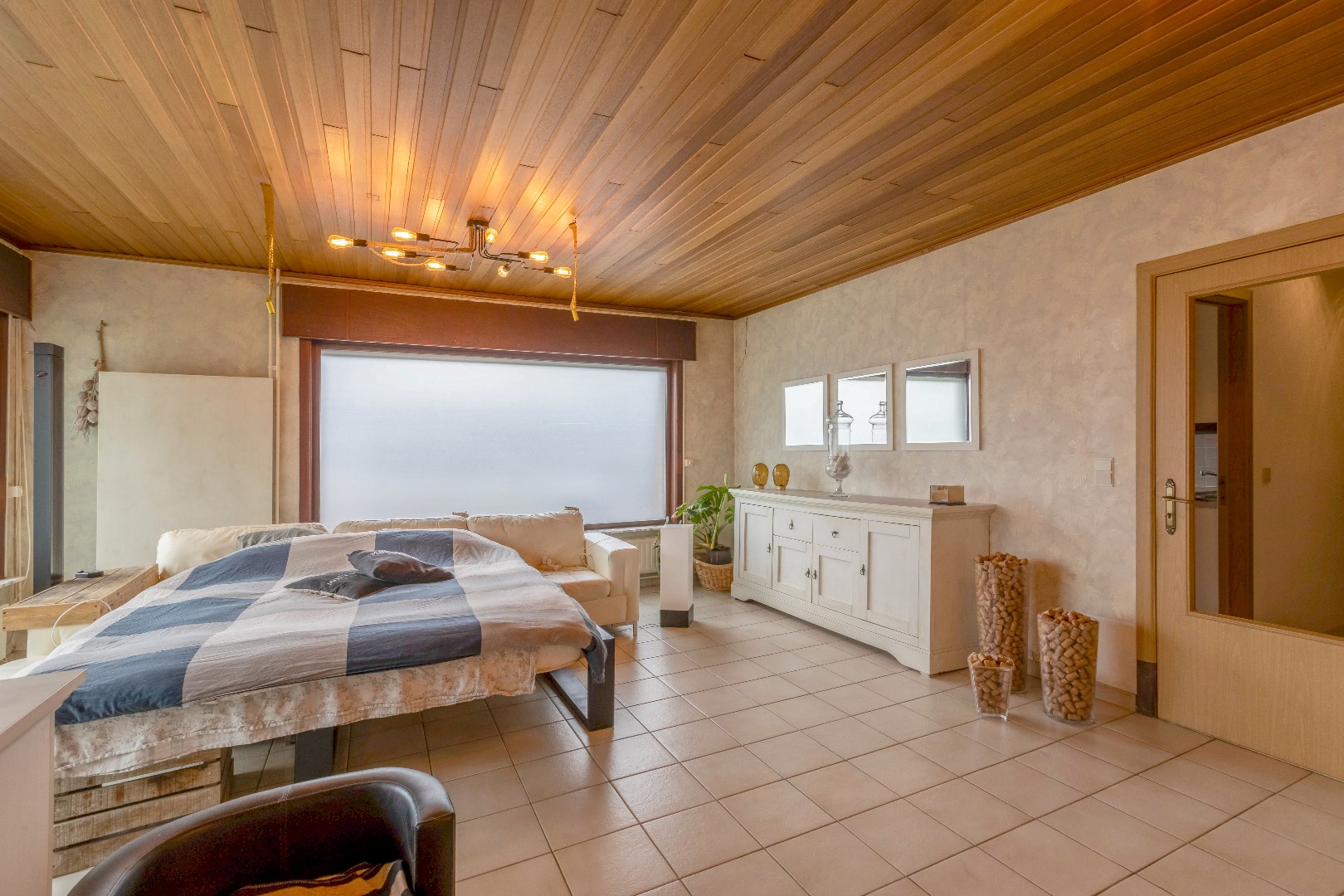 Op te frissen woning te Drongen 