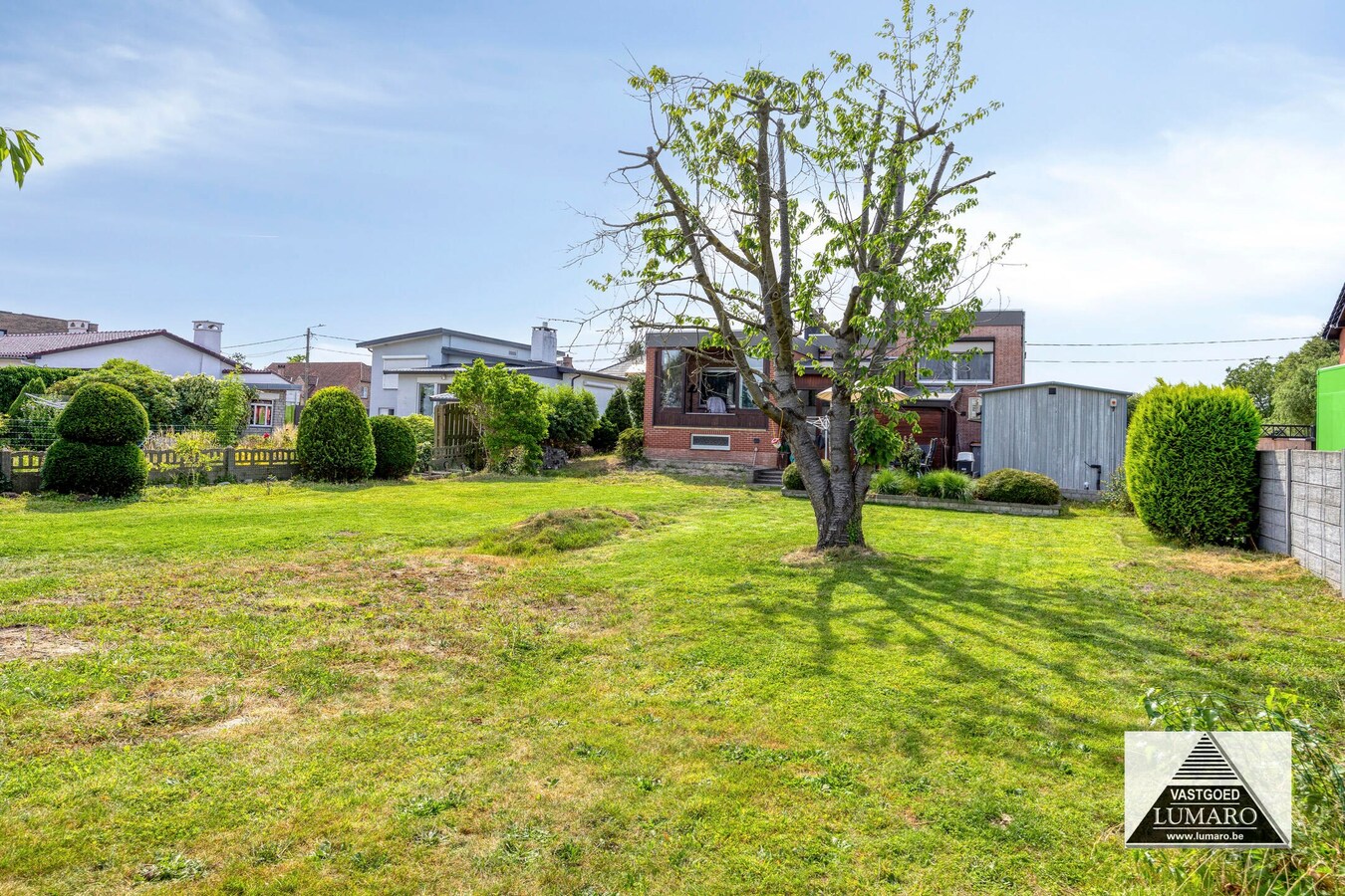 Mooi gelegen vrijstaande woning met 2 slaapkamers, garage, tuin. 