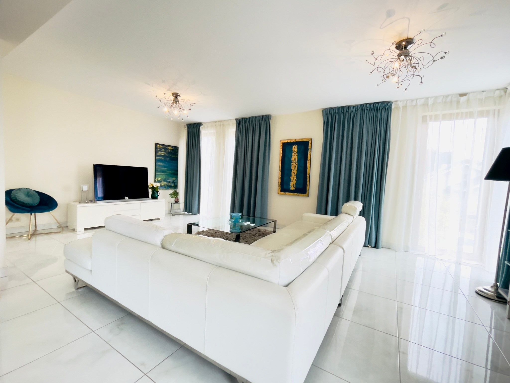 Zéér ruime energiezuinige woning met 4 kamers en bureau 