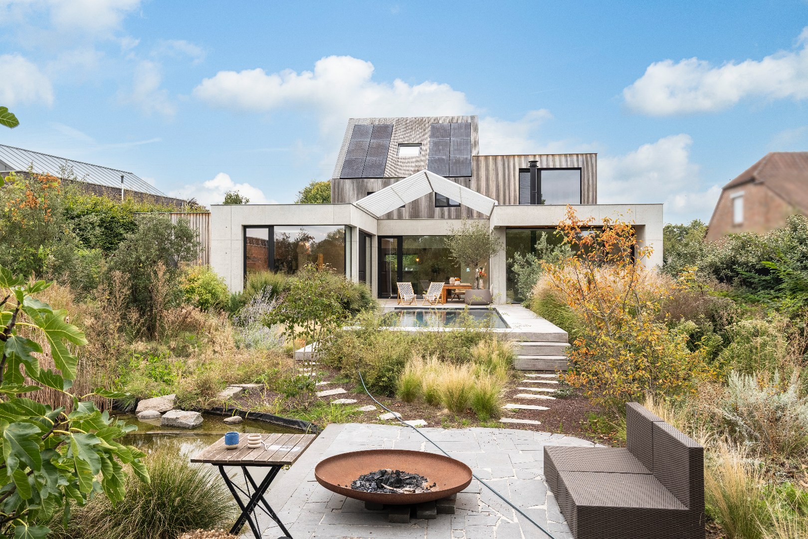 Exclusieve villa met praktijkruimte op perceel van 2001m² in Balen-Olmen 